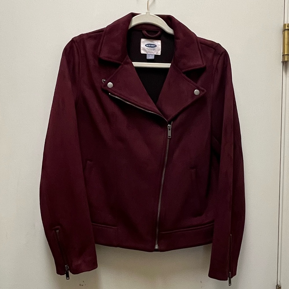EUC Med burgandy sueded knit jacket, 2 pockets, zippered sleeves,snaps on collar